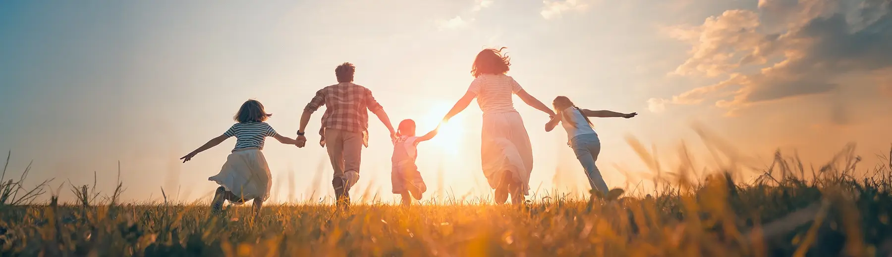 Une famille en vacances en Automne