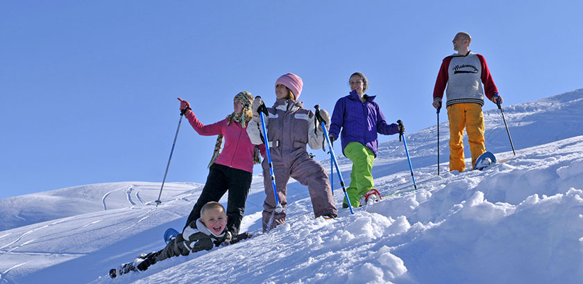 Raquettes à neige et pistes piétonnes